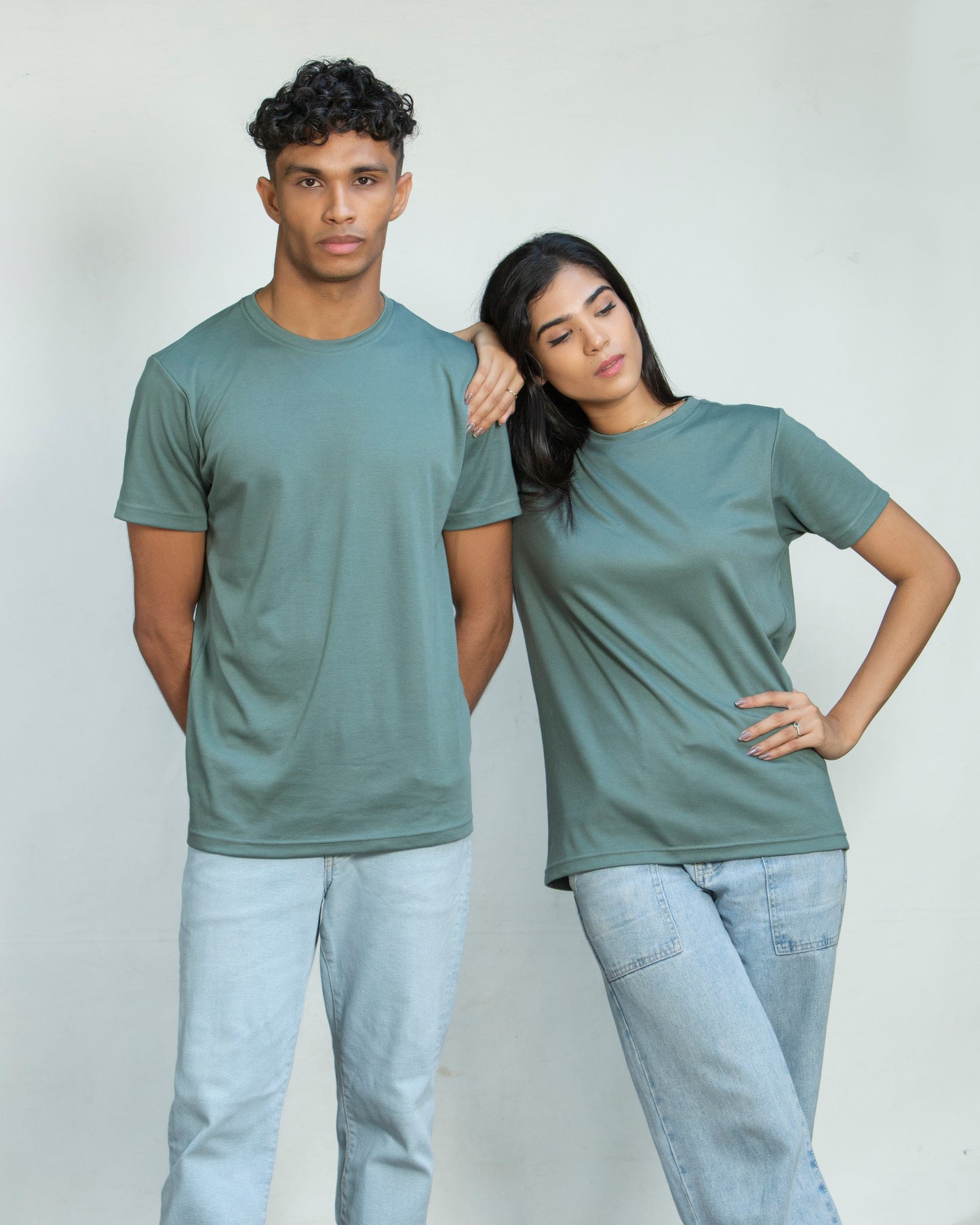 Fitted Plain Tee (Uni-sex)